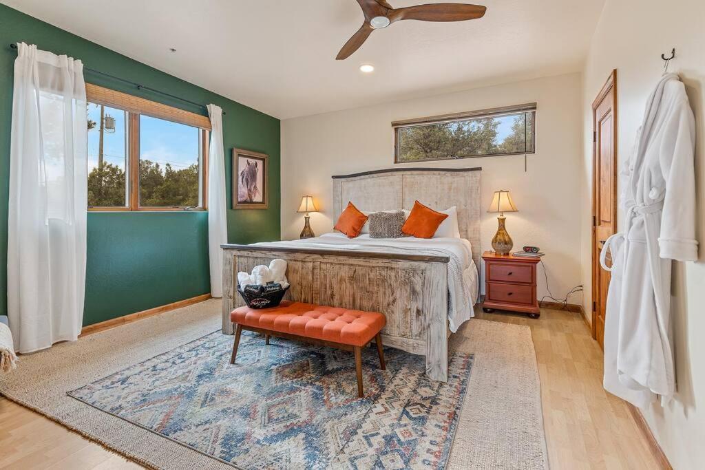 Close To Fresh Creek! Sleeps 12 ~ Amazing Views W/Serene Open Space ~ Hot Tub + Game Room ~ Trails Outside Sedona Exterior foto