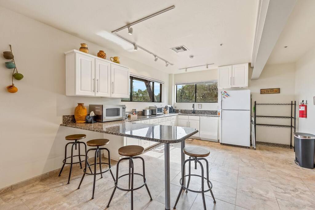 Close To Fresh Creek! Sleeps 12 ~ Amazing Views W/Serene Open Space ~ Hot Tub + Game Room ~ Trails Outside Sedona Exterior foto
